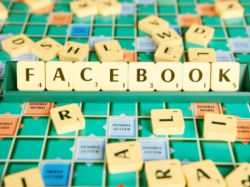 stilizirani logo Facebook kroz društvenu igru